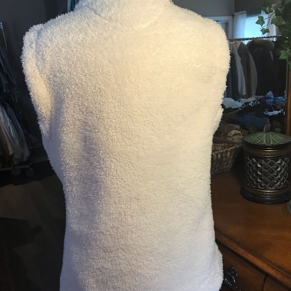 Sherpa Vest - Picture 3 of 5